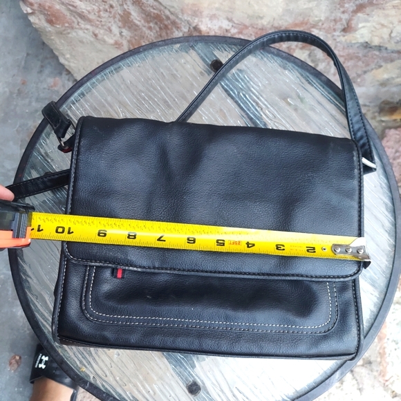 🚫SOLD🚫 Liz Claiborne Black Crossbody with TONS of Pockets! - Picture 8 of 10